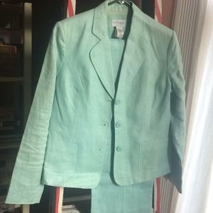 Ladies linen pant suit